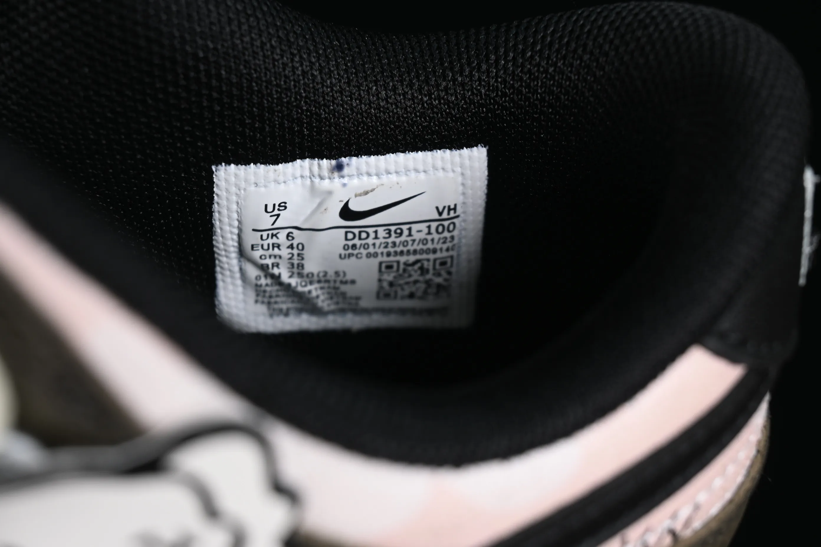 All Categories Nk SB Dunk Series Nk SB Dunk Low Low-top sneakers Customized large box Nk Dunk Low Ragdoll Doll Simple SB strap low-top casual sneakers DD1391-100